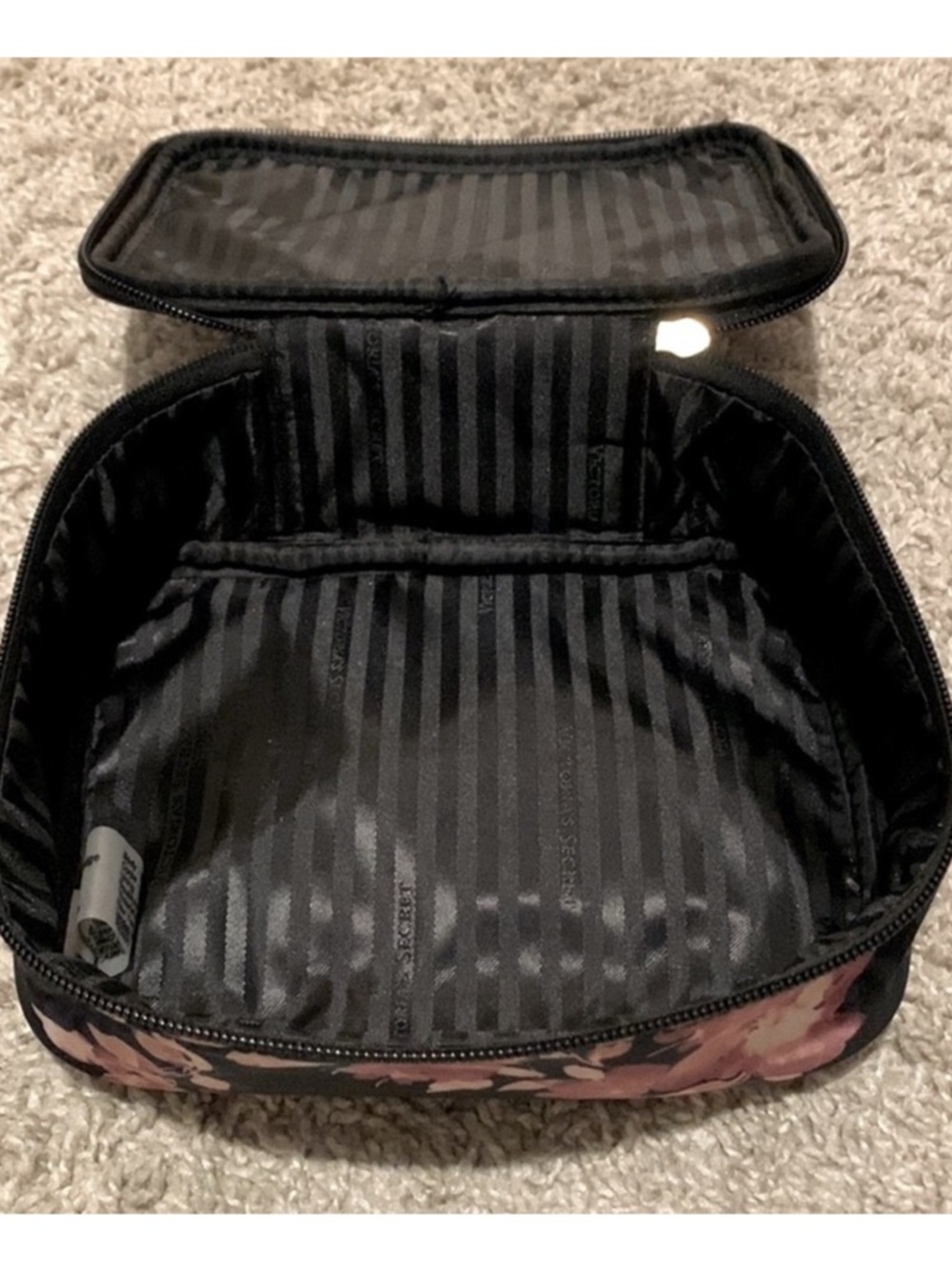 🕊️Victoria’s Secret Cosmetic Case - Picture 3 of 5